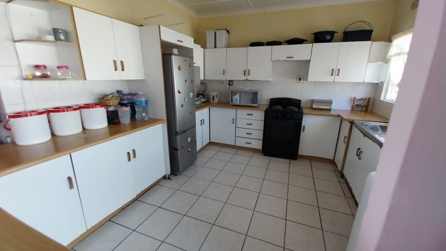 8 Bedroom Property for Sale in Greenfields Eastern Cape